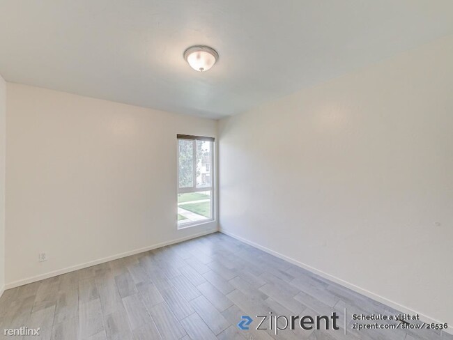 Building Photo - 3 br, 2.5 bath Townhome - 5301 Demaret Ave...