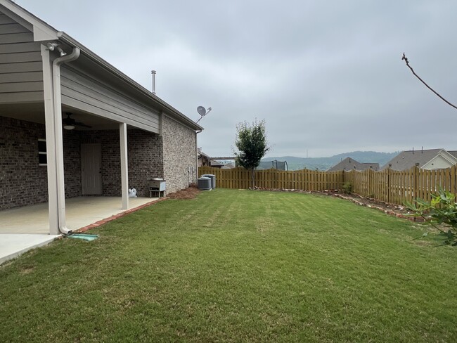 Building Photo - 5849 Longview Ln