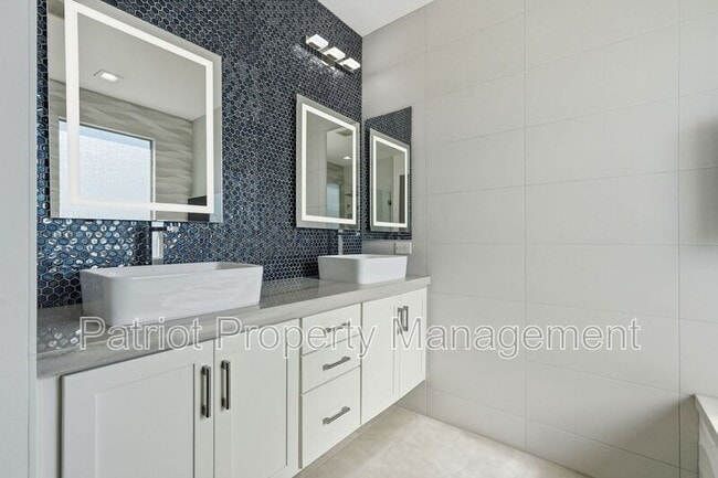 Building Photo - 7347 E Vista Bonita Dr