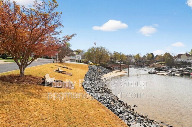 Building Photo - 16205 Riverpointe Dr