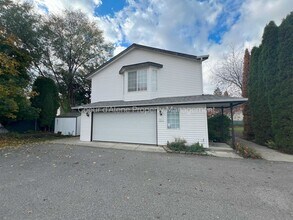 Building Photo - 3 bed, 2 bath house