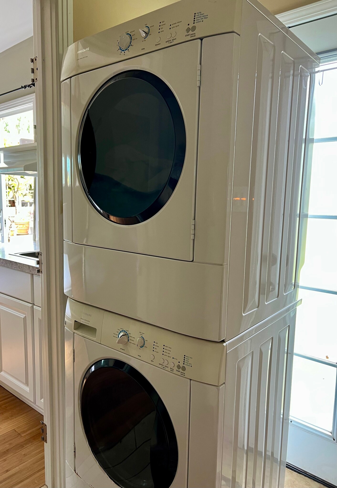 Building Photo - 10748 Charnock Rd