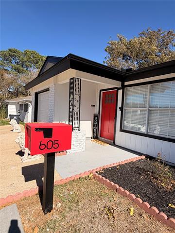 Building Photo - 605 N Davis Dr