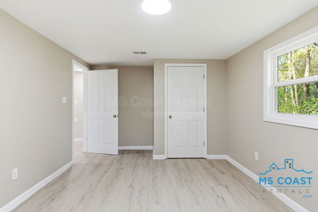 Building Photo - 1528 Ladnier Rd