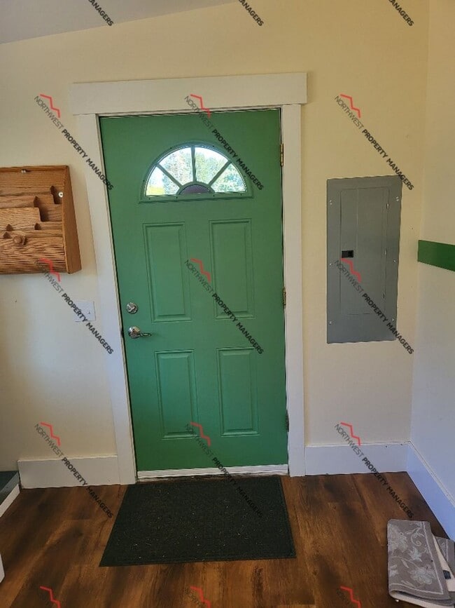 Building Photo - STATUS *AVAILABLE* | R207 | $2095  *** MOVE IN SPECIAL ****