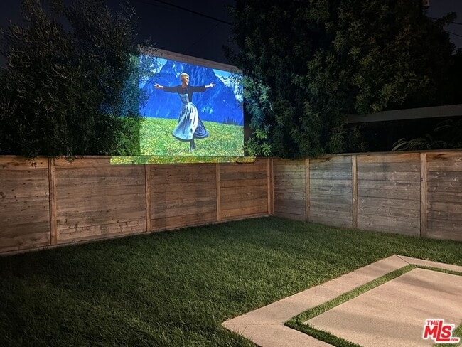 Building Photo - 1651 S Hayworth Ave