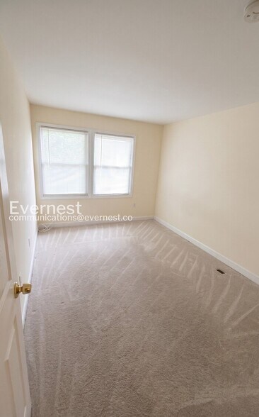 Building Photo - 12135 Salemtown Dr