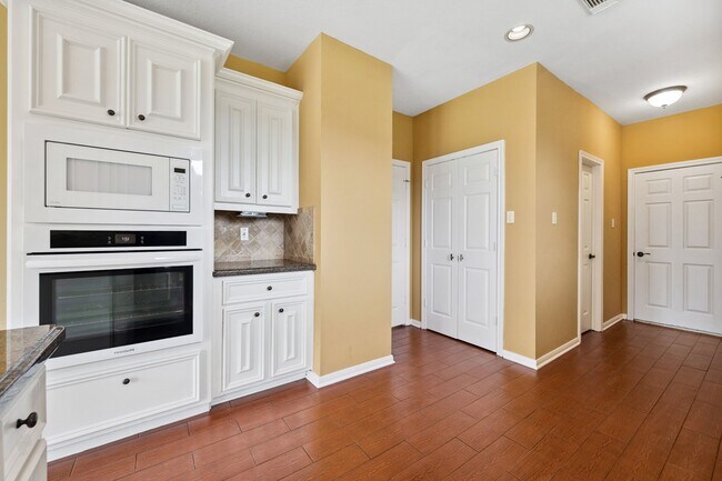 Building Photo - 8714 Malardcrest Dr