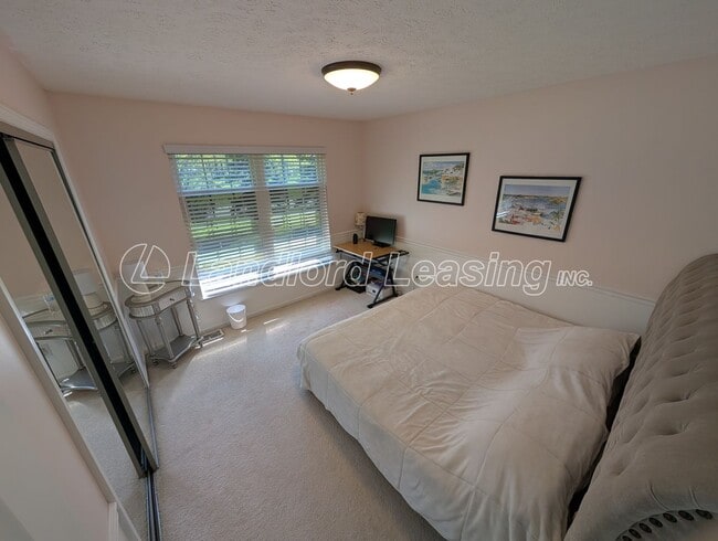 Building Photo - Avon Lake 3-Bedroom Condo with Pool, Tennis Courts & Lawn Care Included