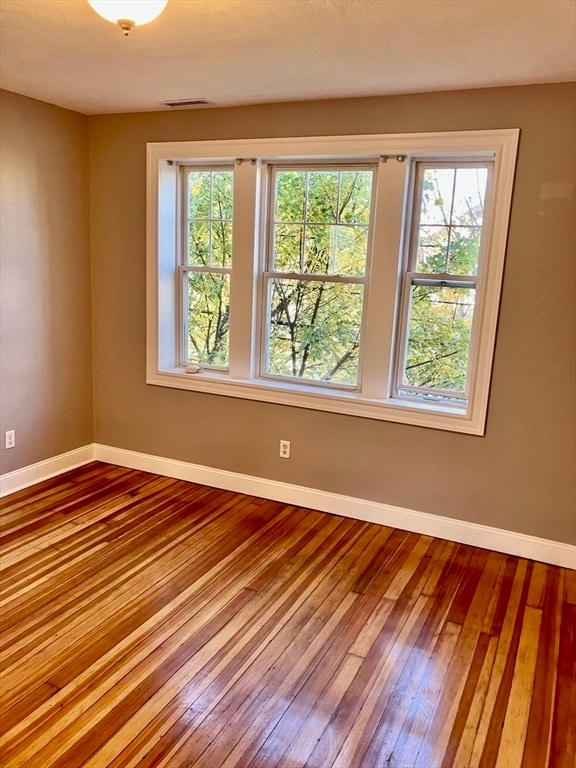 Building Photo - 25 Roslyn St