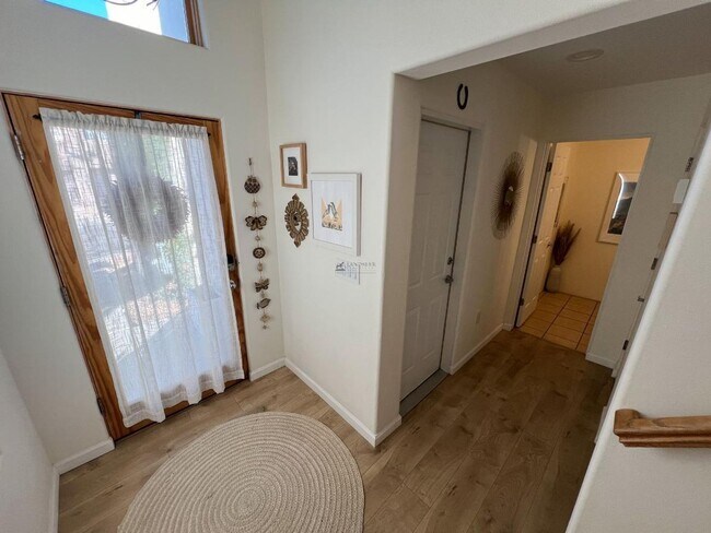Building Photo - 772 Viento Cir