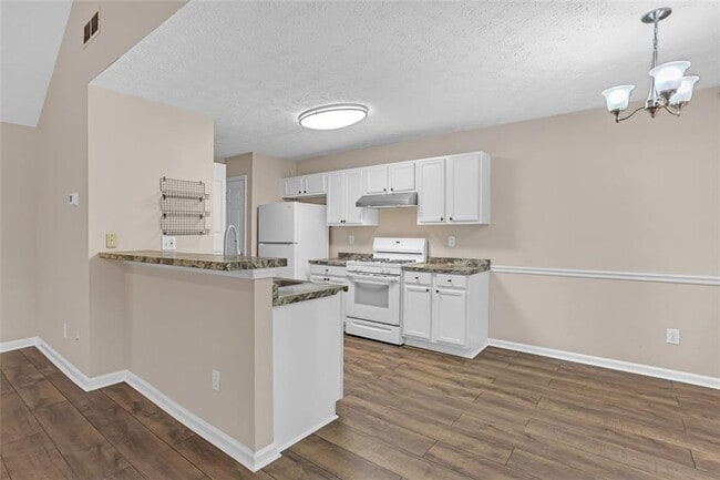 Building Photo - 1315 Sweetwater Ct