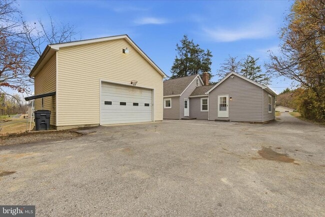 Building Photo - 130 Cox Rd