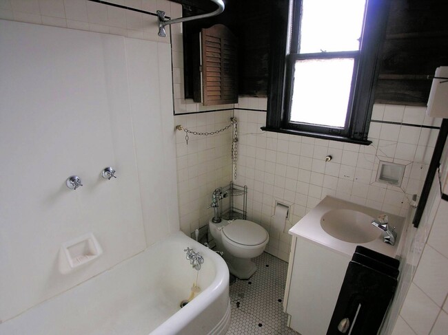 Bathroom - Lionhead