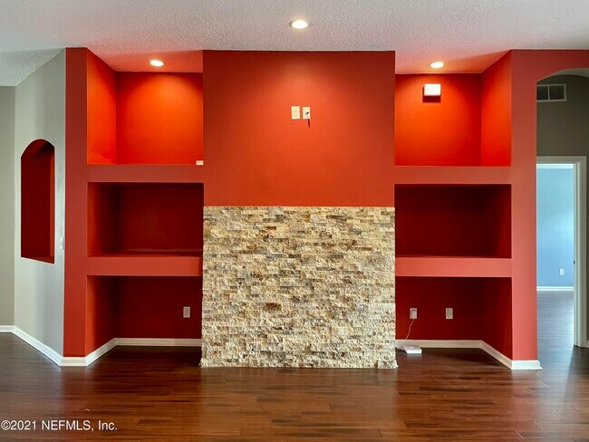 Building Photo - 400 Bayridge Ct