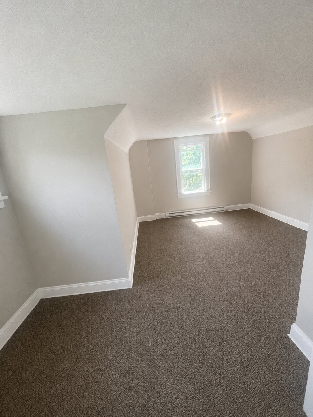 Building Photo - 1462 Parkhill Rd