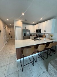 Building Photo - 1009 NW 4th Ter