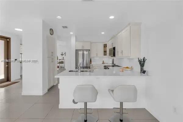 Building Photo - 6035 NW 104th Path