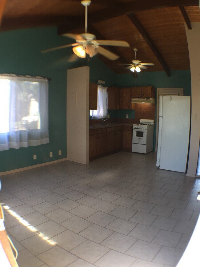 Building Photo - Cottage