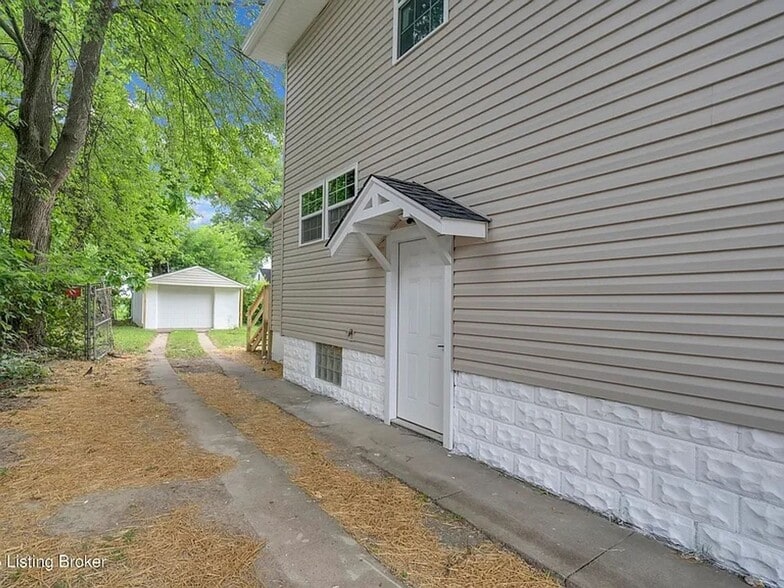 Building Photo - 551 Denmark St