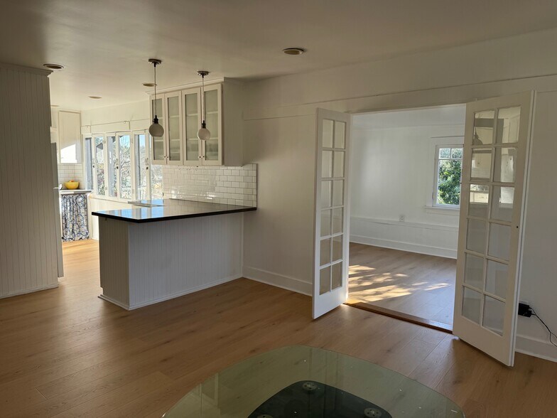 Building Photo - 5926 Hayes Ave