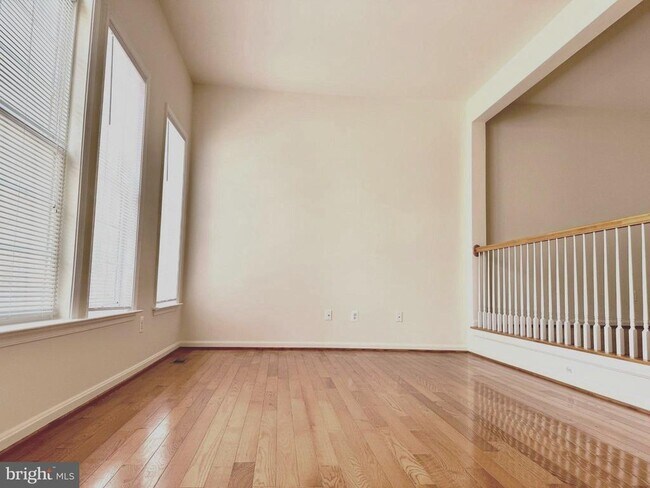 Building Photo - 3381 Beechcliff Dr