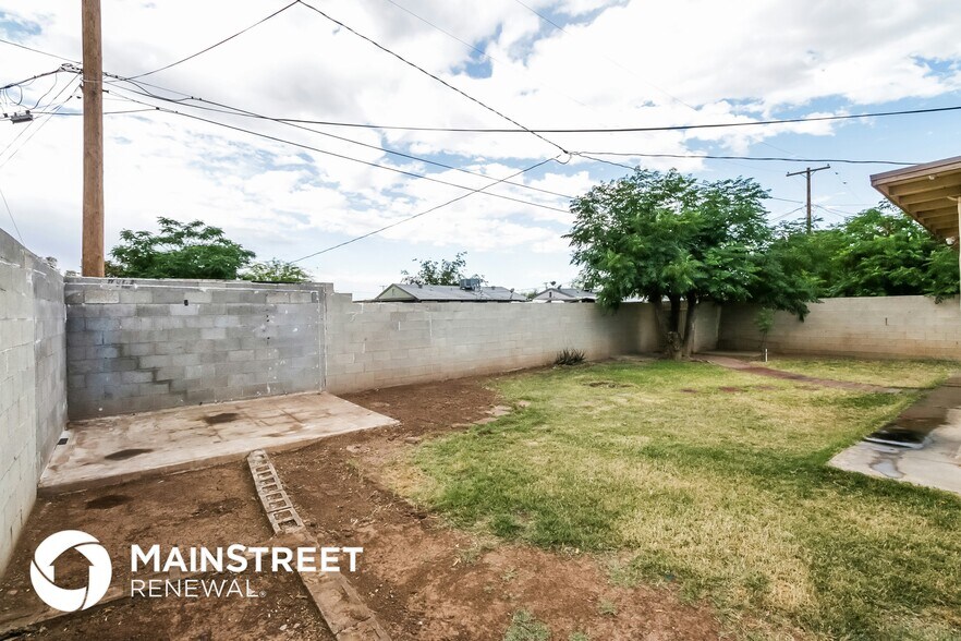 Building Photo - 3733 W Cypress St