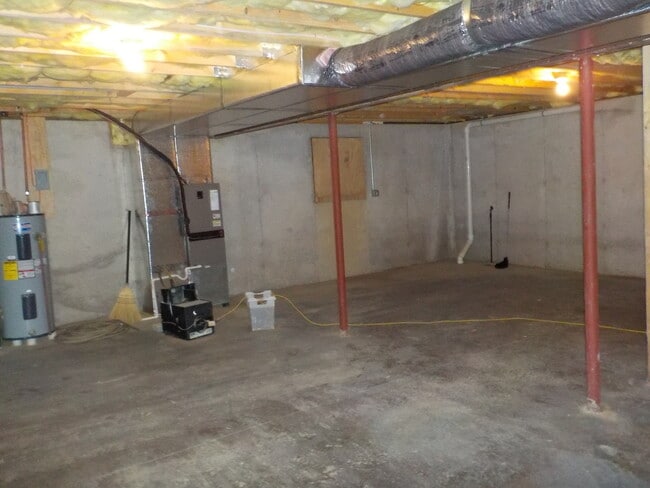 Building Photo - 3 bed, 2 bath house