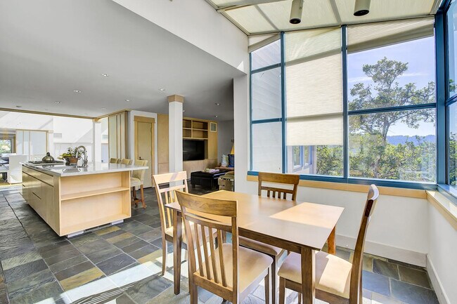 Building Photo - 319 Tappan Terrace