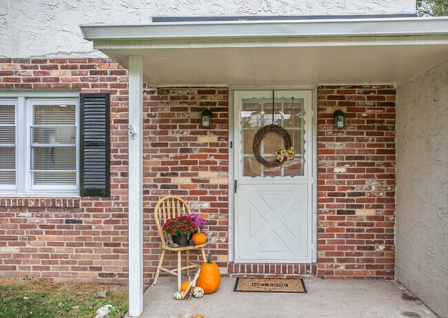 Building Photo - 1760 N Wales Rd