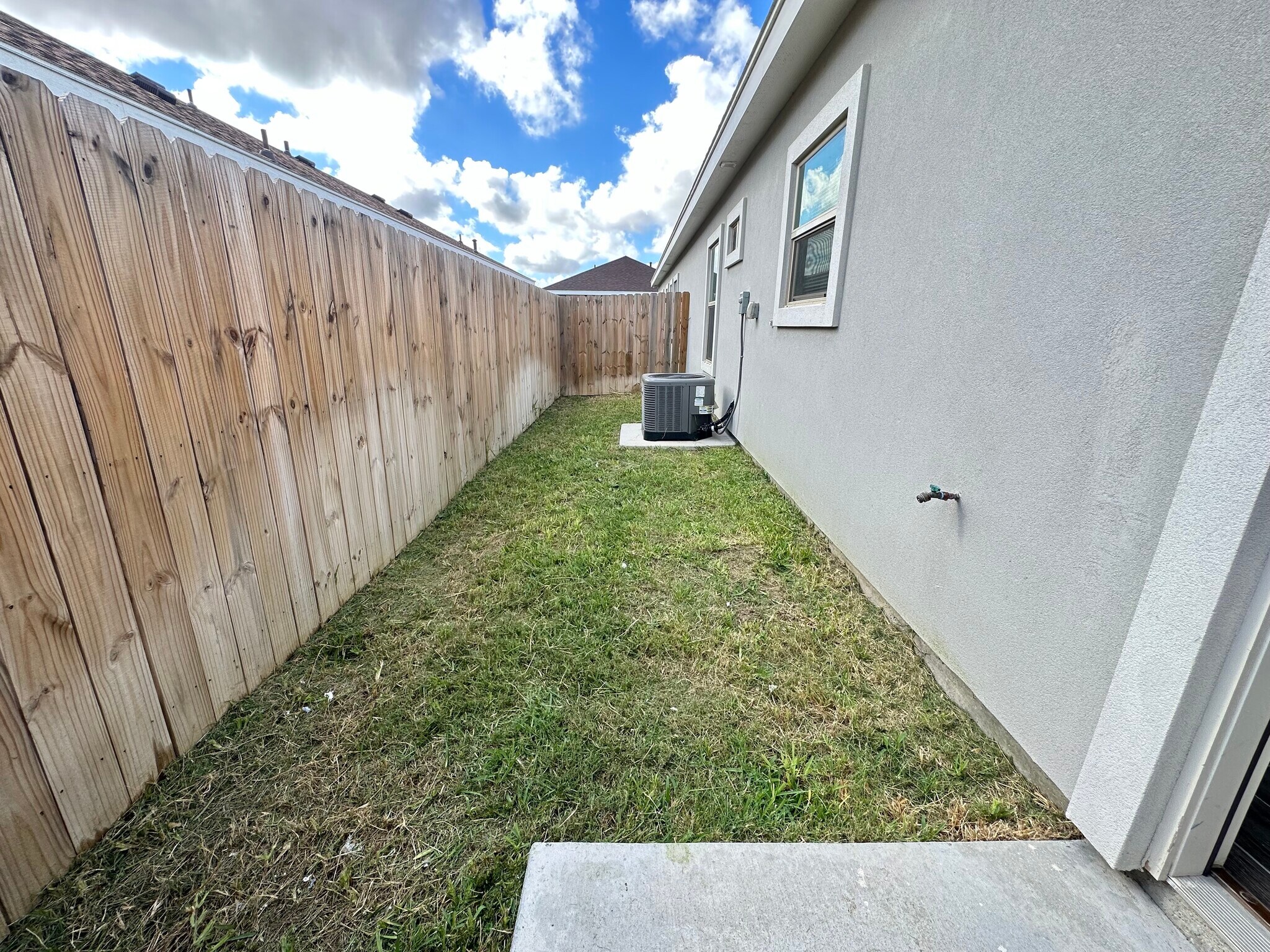 Building Photo - 805 W Sunset Valley St