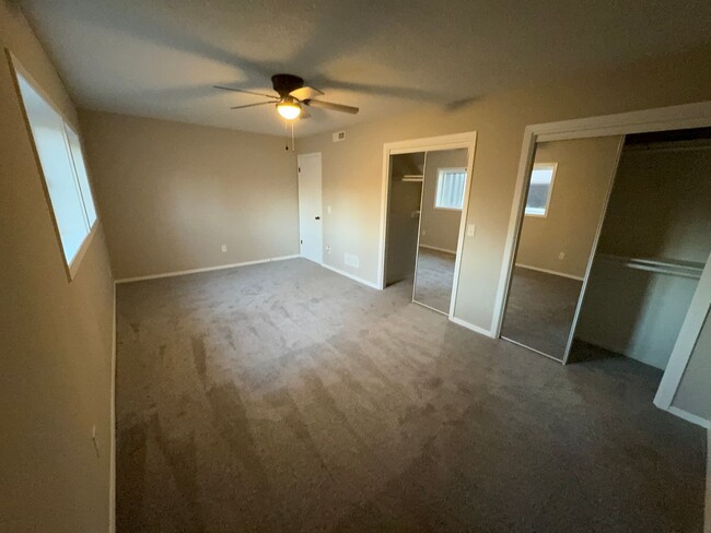 Building Photo - Astonishing 2 bedroom/1.5 bath Townhome wi...