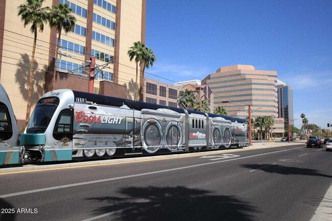 Building Photo - 207 W Clarendon Ave