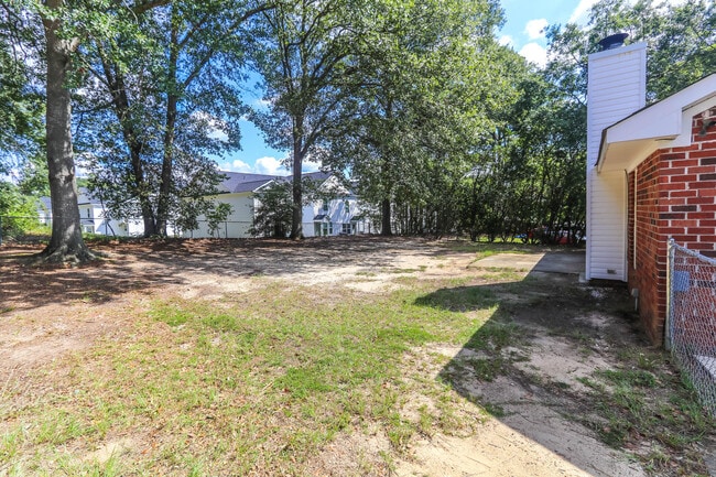 Building Photo - 913 N Willowick Dr