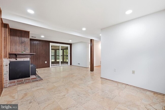 Building Photo - 17004 Gohagen Rd