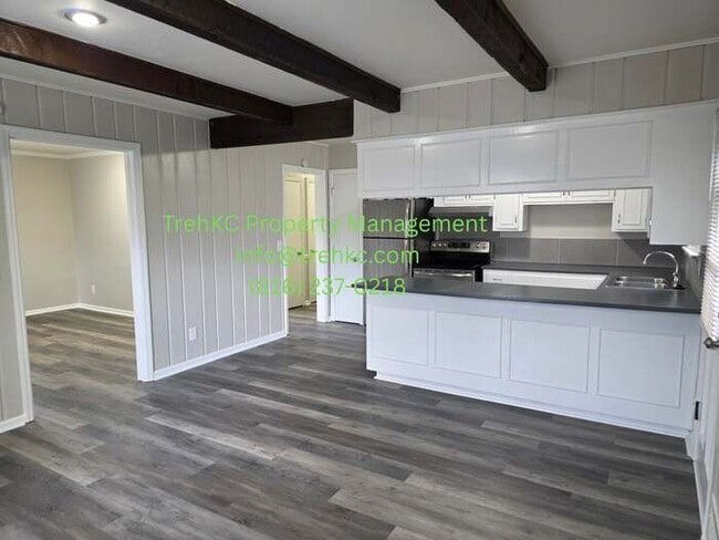 Building Photo - 1860 E 76th St