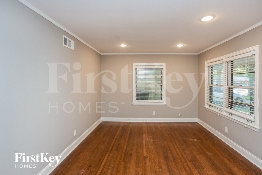 Building Photo - 4549 Leatherwood Ave