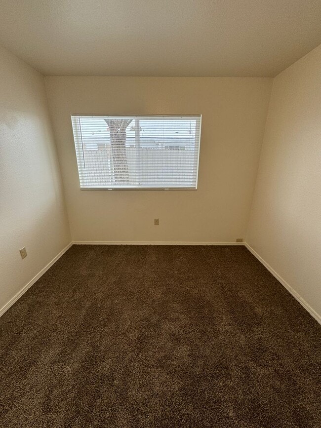 Building Photo - 10873 W Ustick Rd