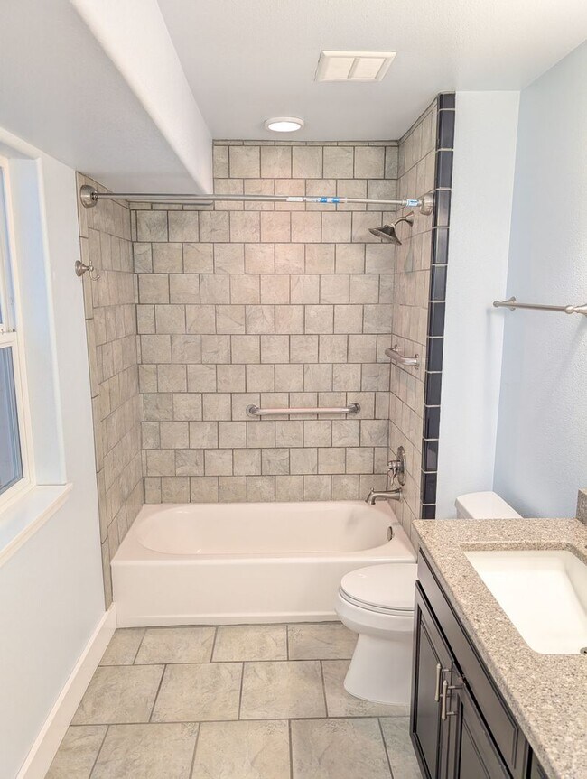 Building Photo - 4 Bed/2.5 Bath Multnomah Village Stunner w...