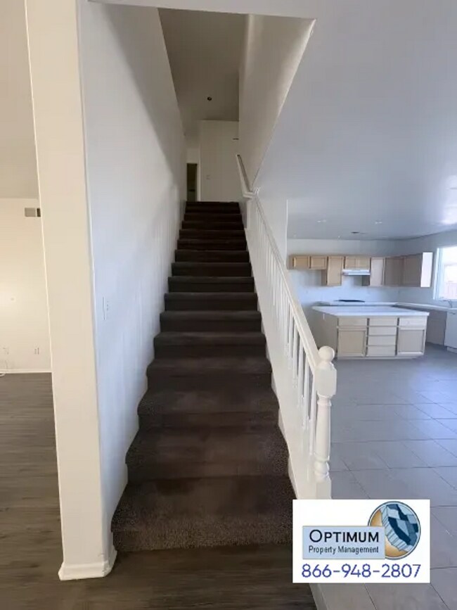 Building Photo - Beautiful 4 Bedroom, 3 Bathroom Two-Story Home with Loft & Spacious Backyard