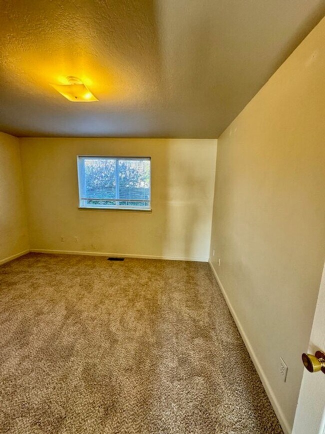 Building Photo - 3 Bedrooms, 2 Bathroom 4-plex; less than 2 miles to MSU