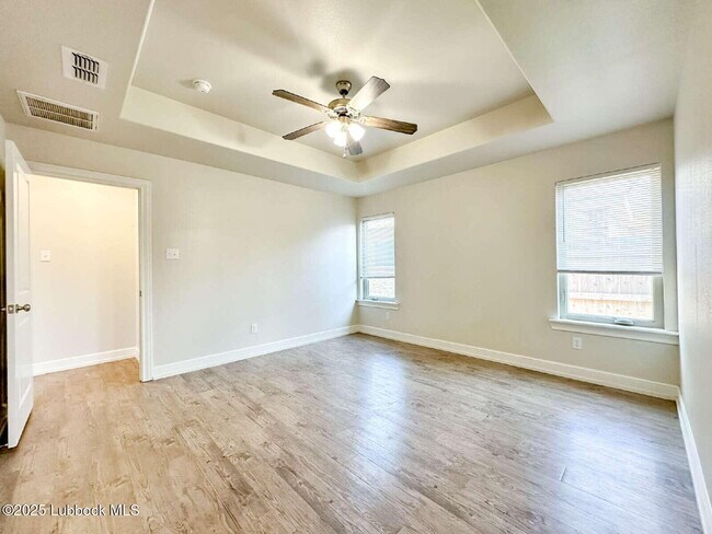 Building Photo - 1108 N Gardner Ave