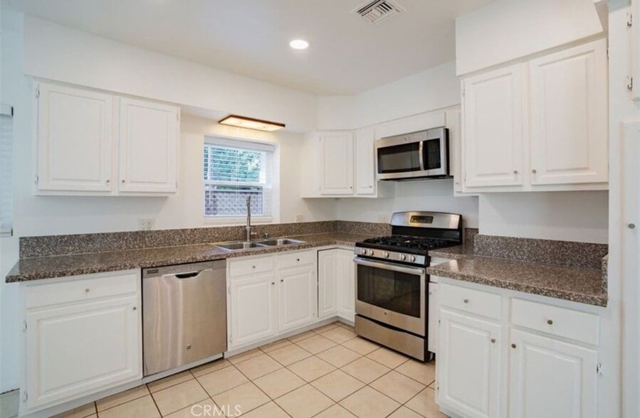 Building Photo - 8960 Helms Pl