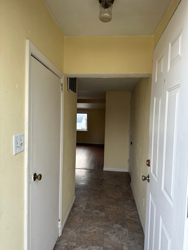 Building Photo - 623 E Lake Ave