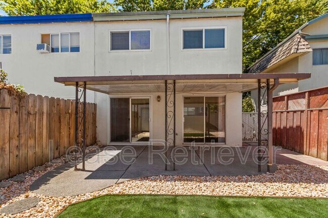 Building Photo - 850 Sequoia Blvd