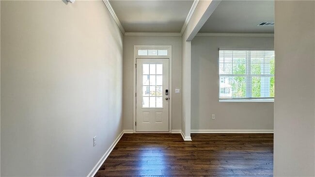 Building Photo - 569 King Vlg