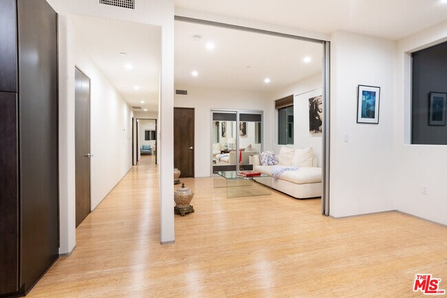 Building Photo - 6985 Trolleyway S