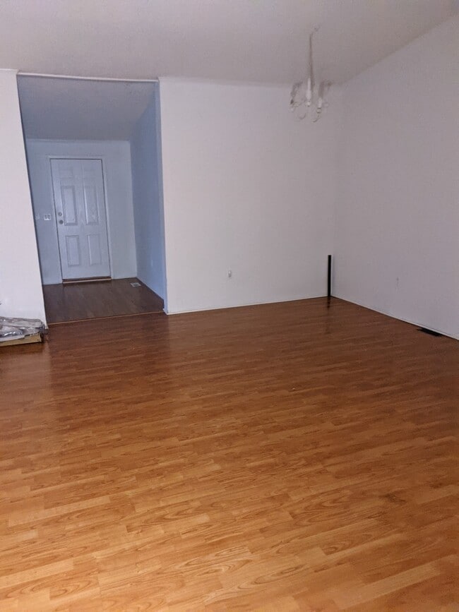 Building Photo - 110 Mallie Dr