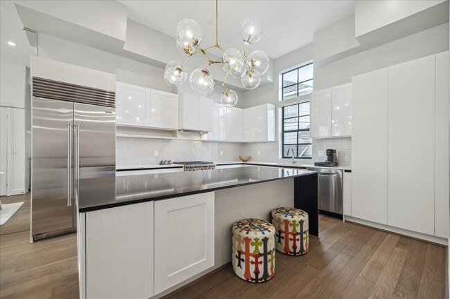 Building Photo - 5820 Winsome Ln