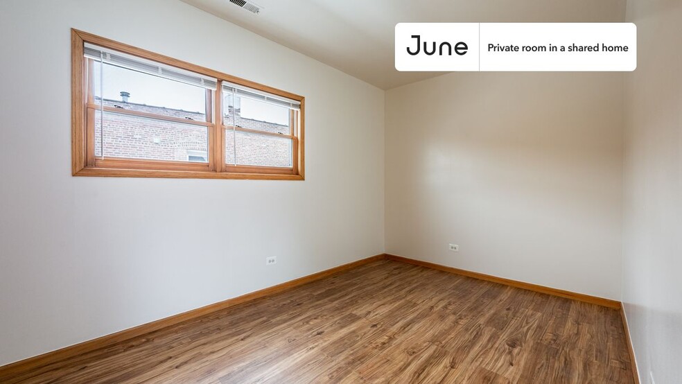 Building Photo - Private bedroom in 3 bed/2 bath Home